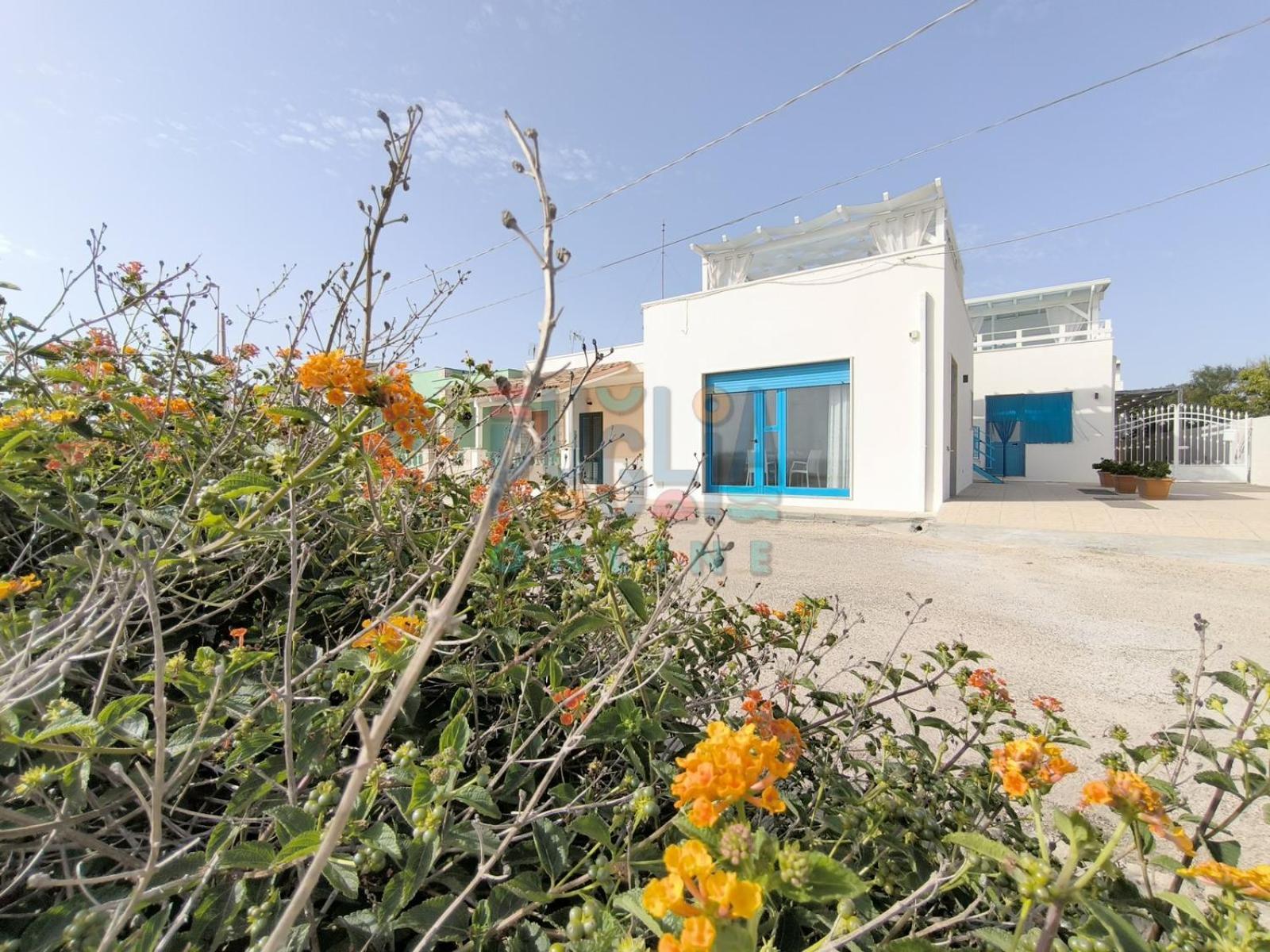 Bilocale Blue House Fronte Mare, A Posto Rosso Apartment Capilungo Luaran gambar